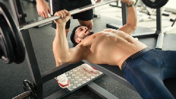 運動減肥時可以喝水嗎？運動減肥期間如何喝水？