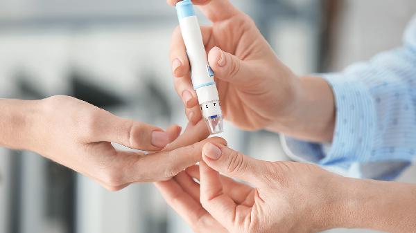 糖尿病患者如果每週餓4頓，其效果堪比藥物作用？